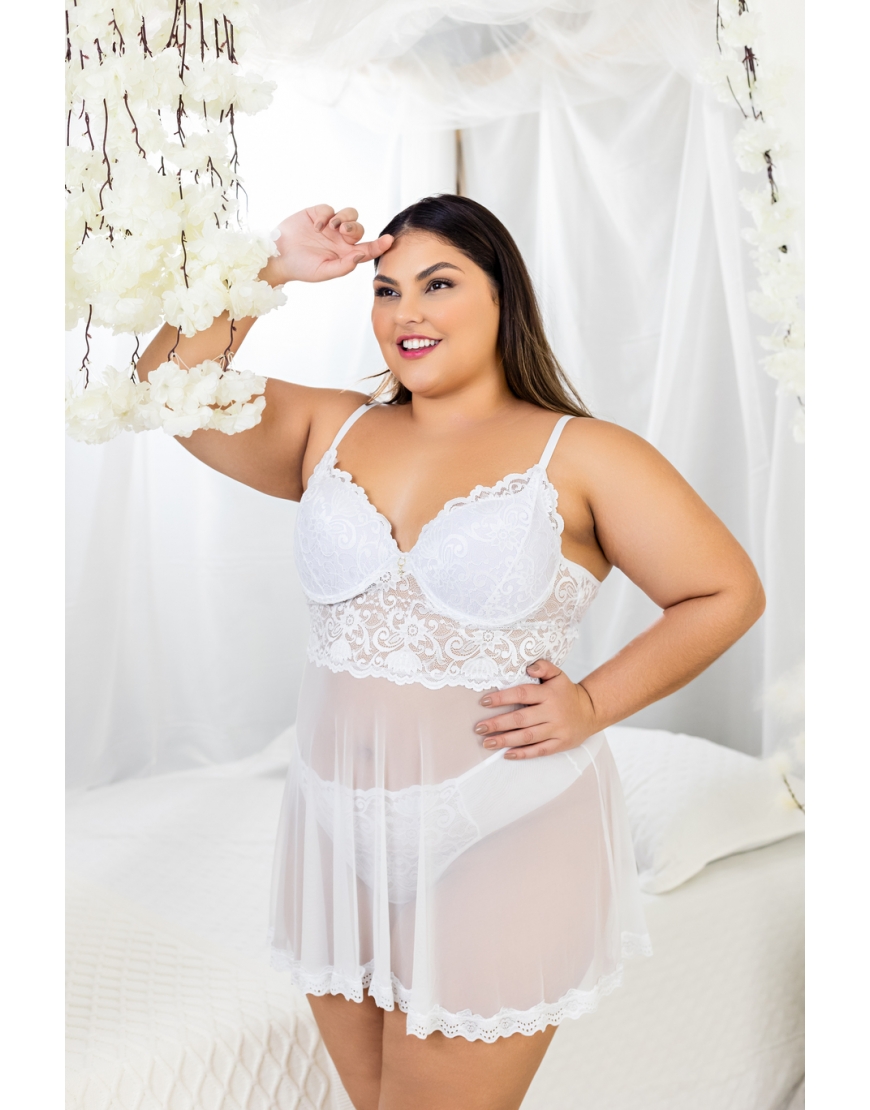 Camisola plus size com bojo e aro de tule e renda e calcinha de tule 